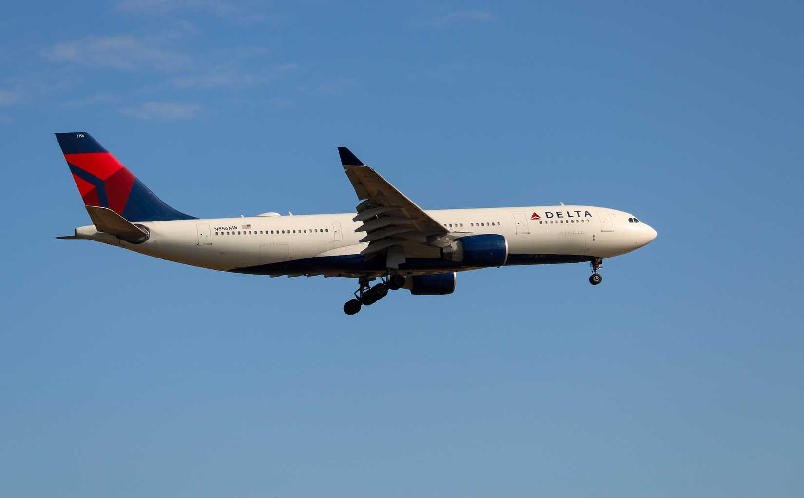 Delta Air Lines Airbus A330-300 approaches Frankfurt Airport from Detroit