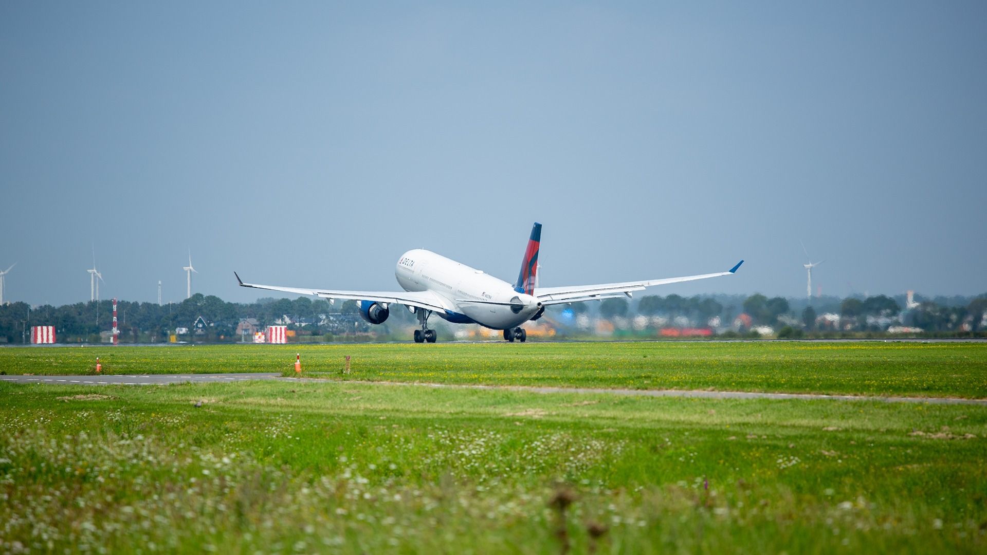 Rome-Bound Delta Airbus A330 Diverts To Canada Due To Mechanical Emergency