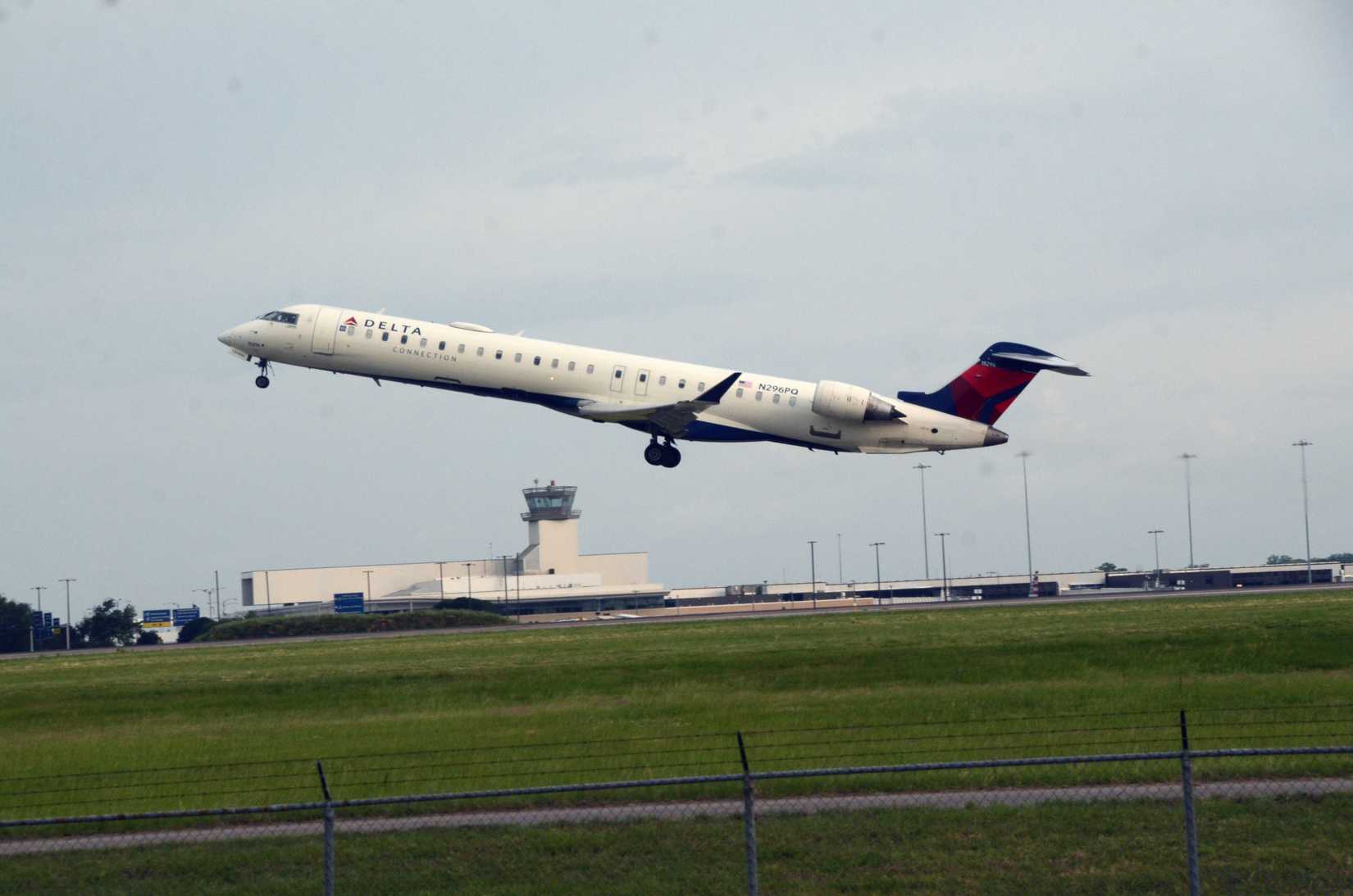 Delta Connection Bombardier CRJ‑700 900 pushes back for departure as flight DL4960 to New York–LaGuardia