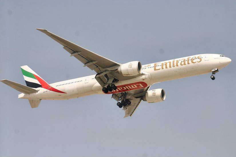 Emirates Boeing 777-300ER on short final