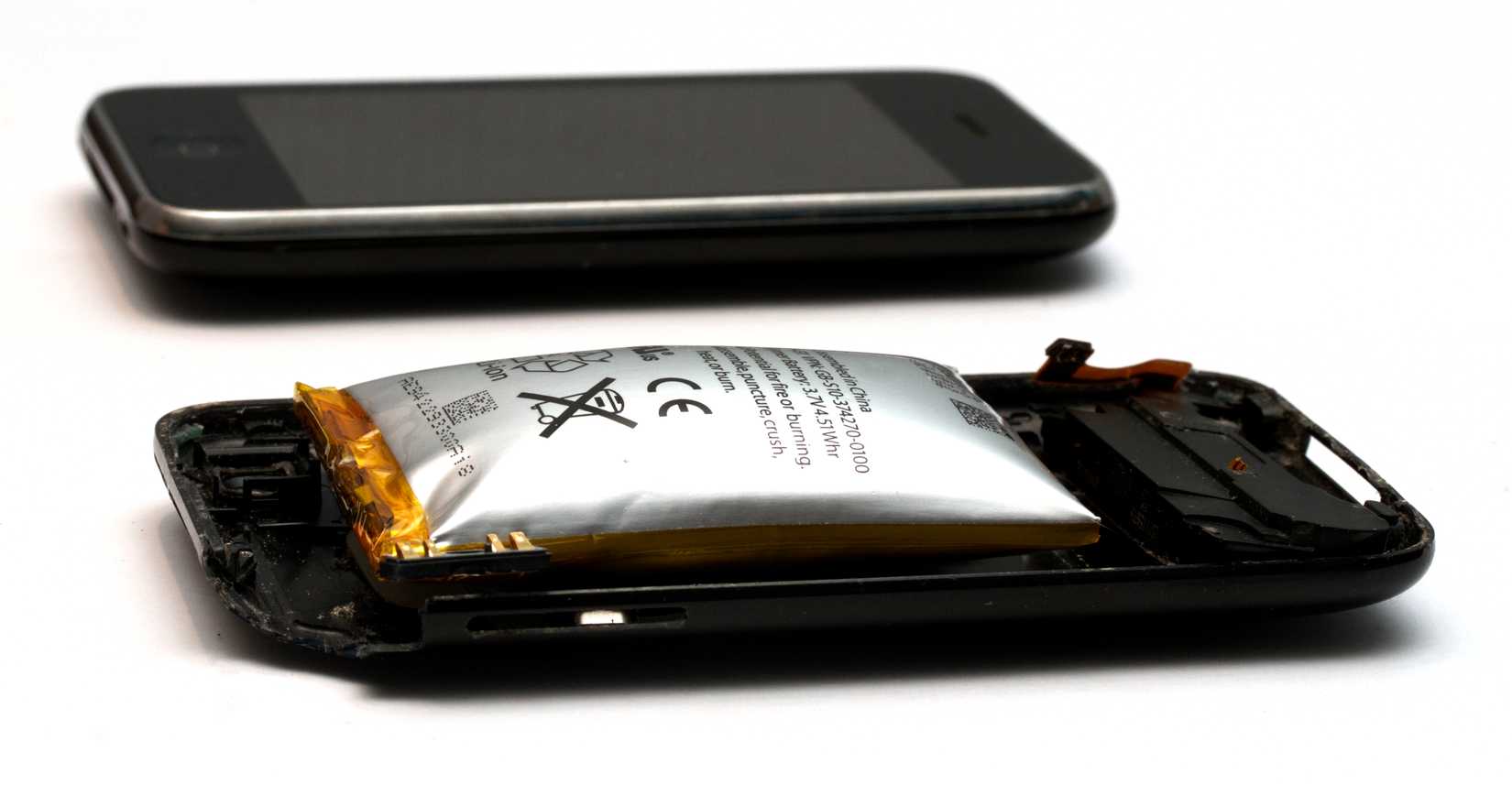 Expanded_lithium-ion_polymer_battery_from_an_Apple_iPhone_3GS