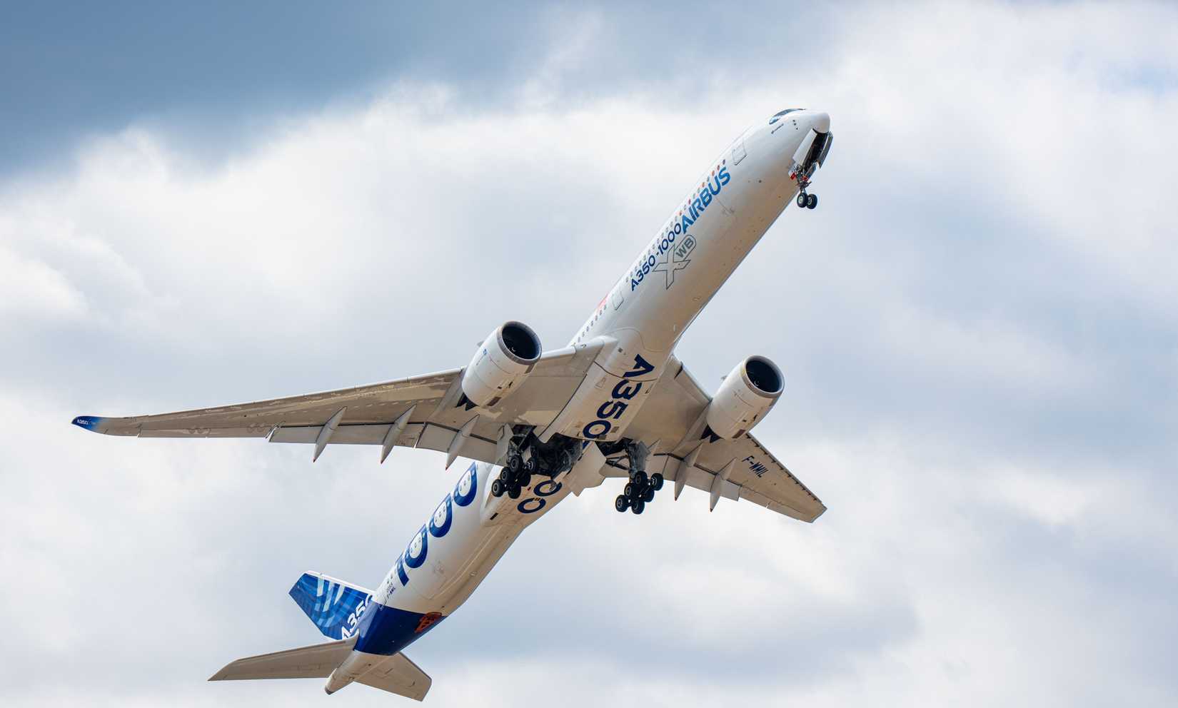 FIA 2026 - Day 2 - A350-1000 Flying display