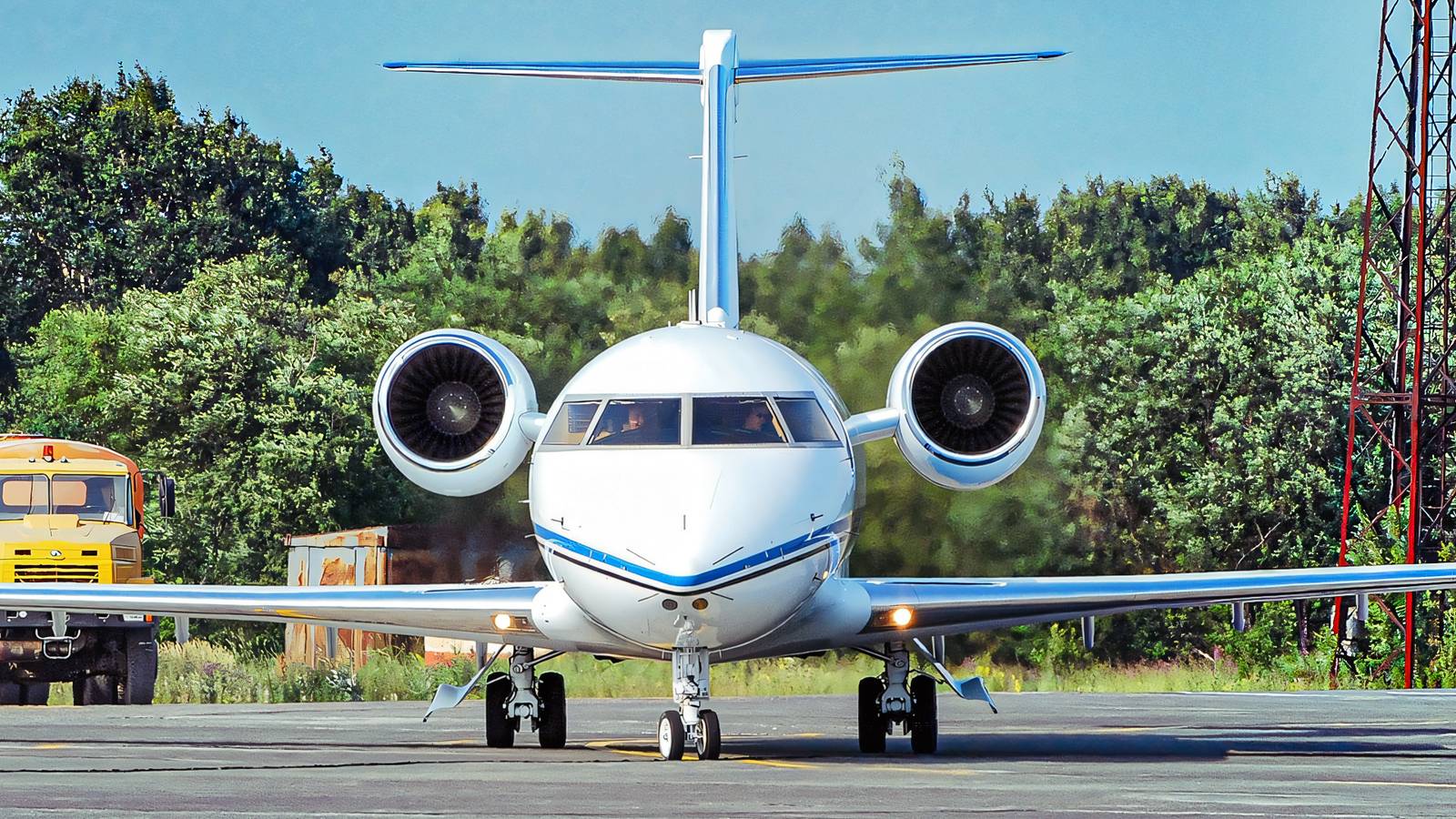 Private Jet Hourly Rates Range From $2,500 To $14,000 In 2026