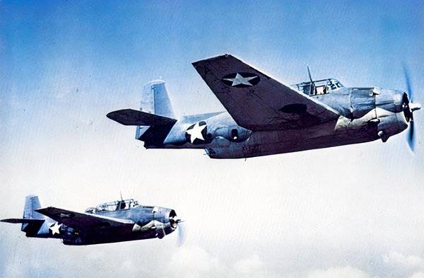 Grumman_TBF-1_Avengers_in_flight,_circa_in_1942