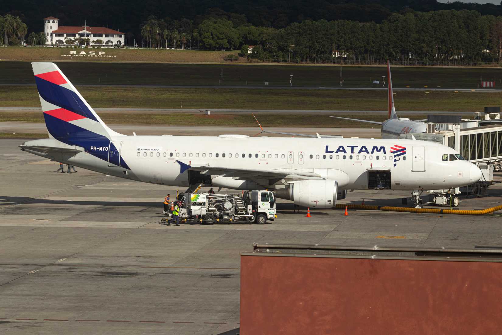 LATAM Airbus A320 at night