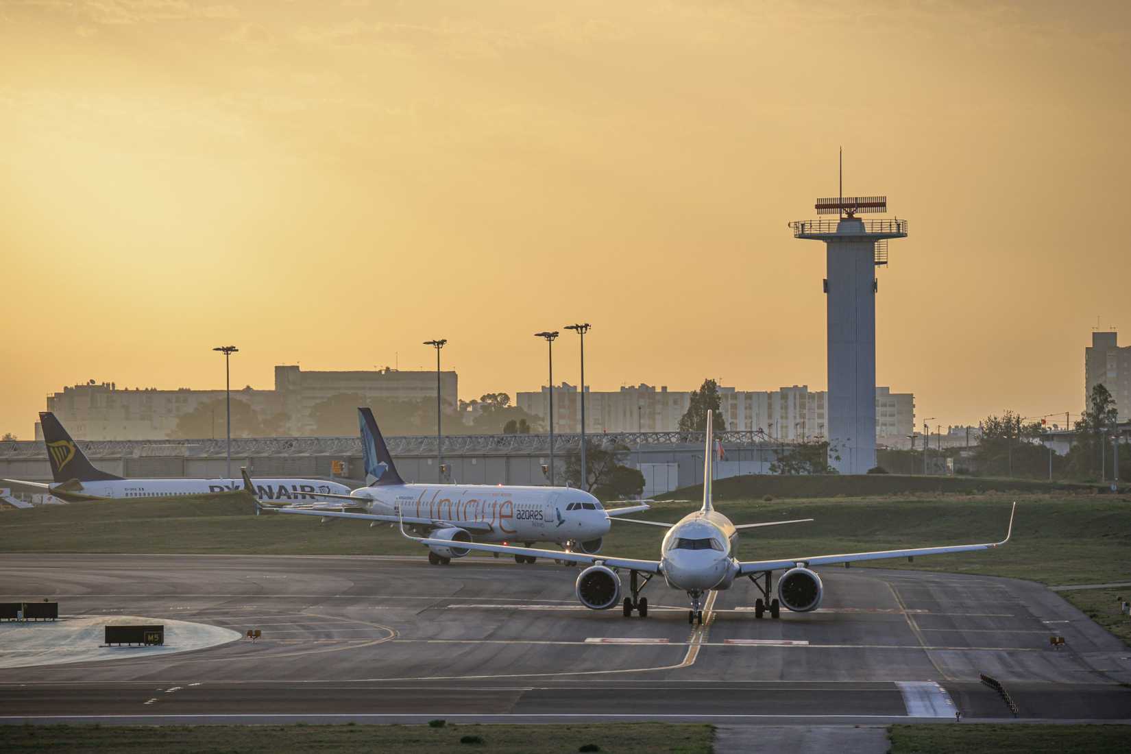 Lisbon International Airport LIS sunset Ryanair Air Azores