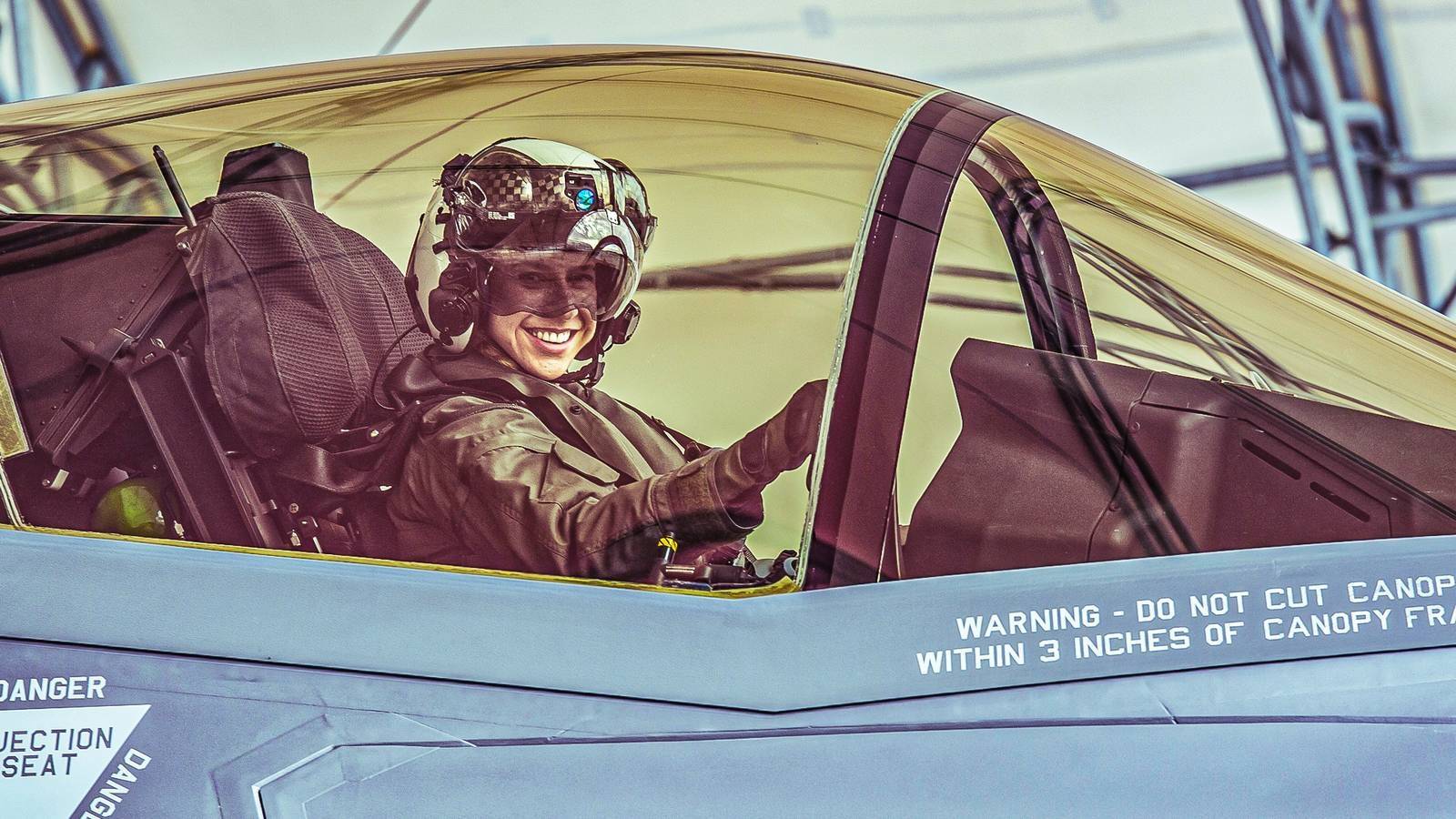 US Marine Corps and Navy Pilots Earn Identical Base Salaries Under Unified Military Pay Scale