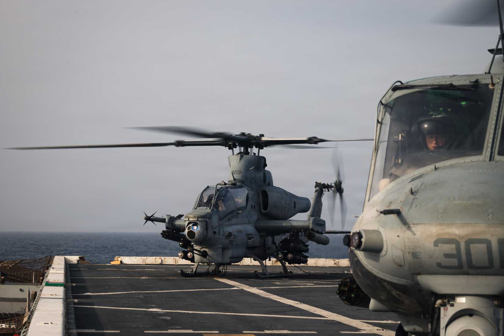 Marine Corps AH-1Z Viper assigned Marine Medium Tiltrotor Squadron (VMM) 265 (Rein.), 31st Marine Expeditionary Unit, prepares for take-off