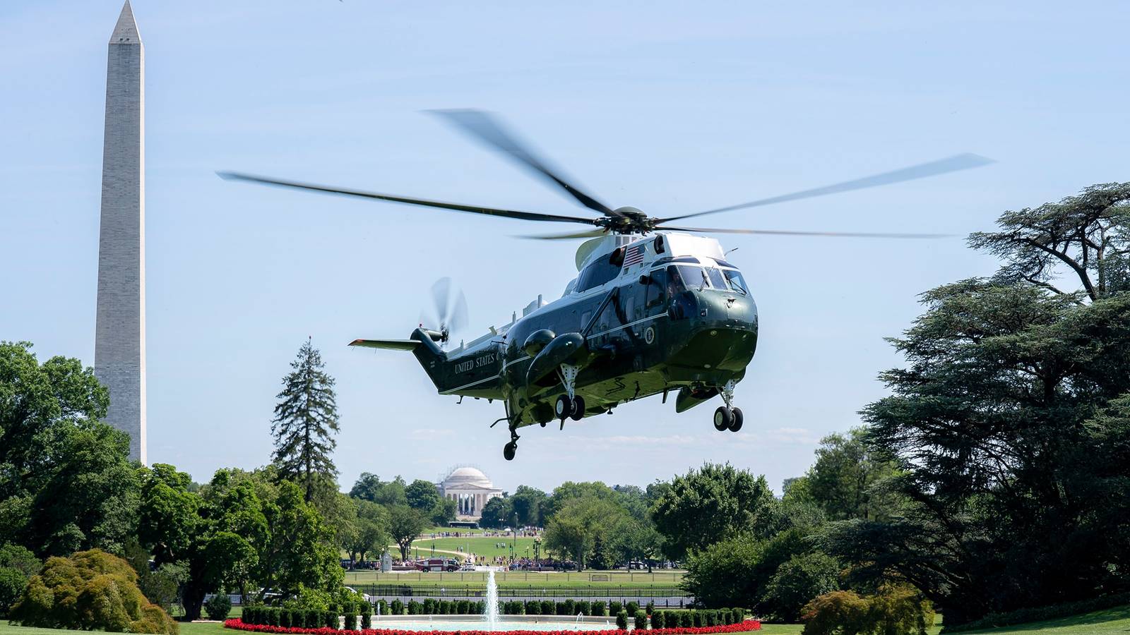 FAA Probes Loss Of Separation After Marine One & Envoy Air Jet Took Off 1 Minute Apart