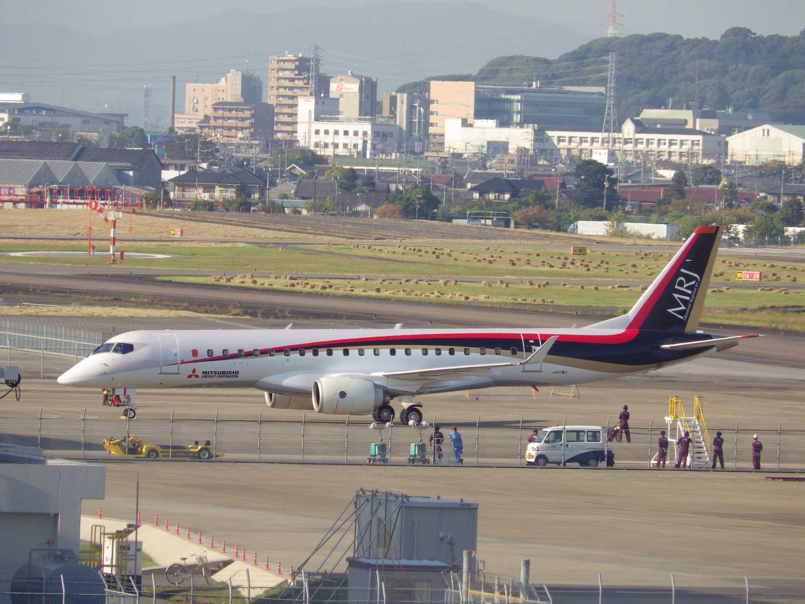 MITSUBISHI_MRJ_LEFT_SIDE