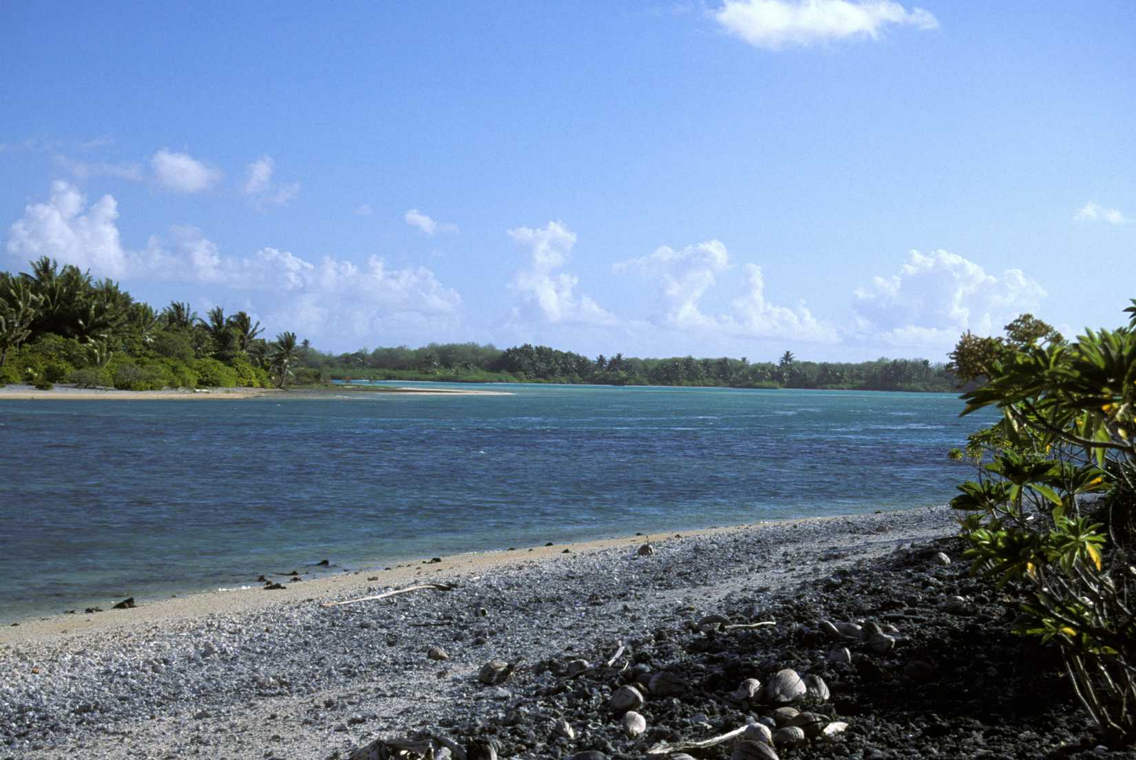 Nikumaroro_Lagoon_Entrance_AKK_new