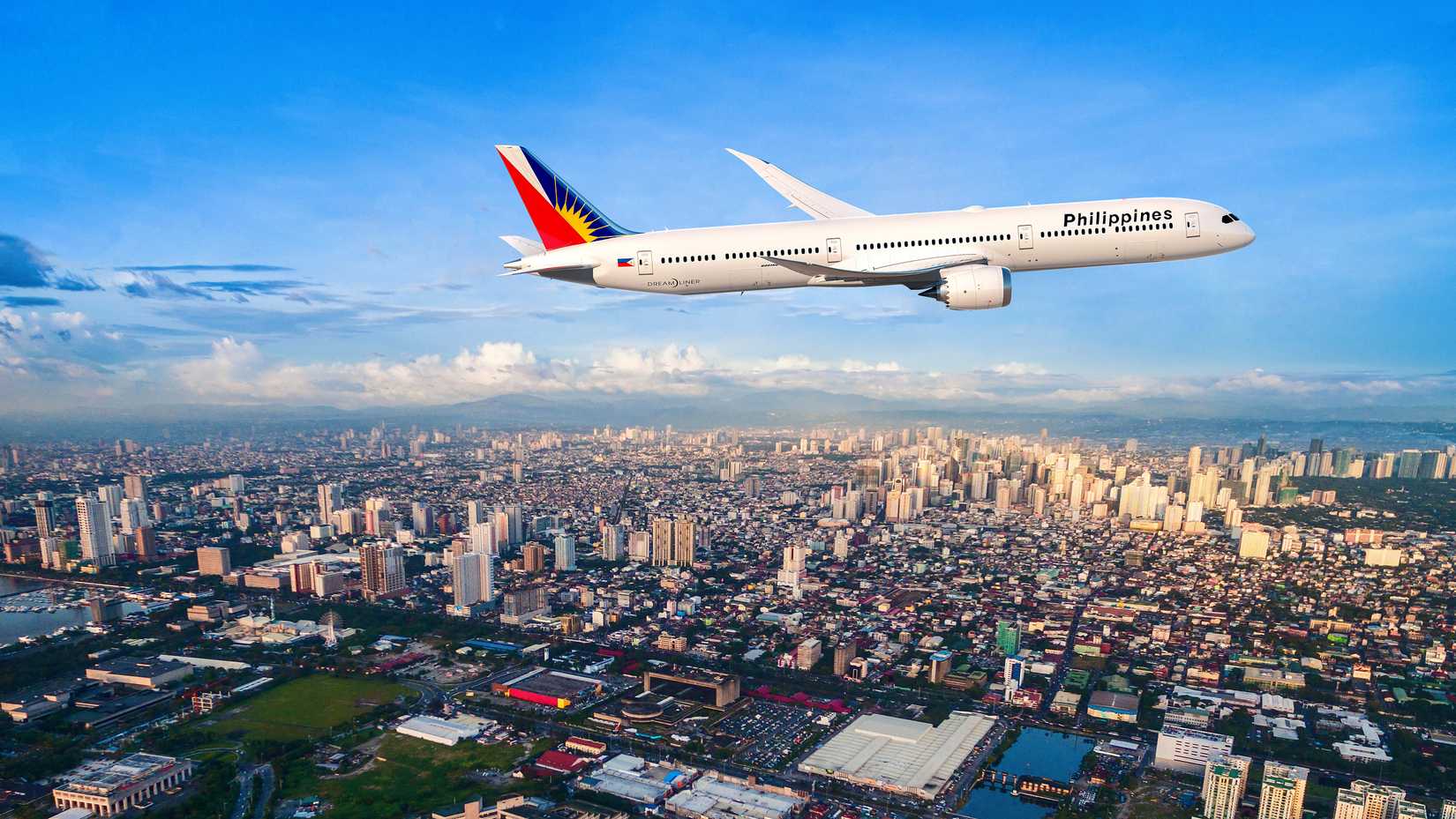 Philippine-Airlines-787-9-above-Manila