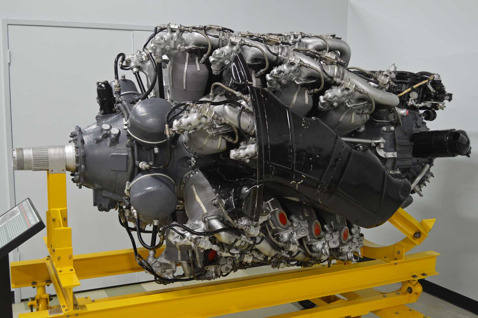 Pratt_&_Whitney_R-4360_Major_Wasp engine