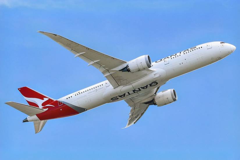Qantas 787-9 on initial climb