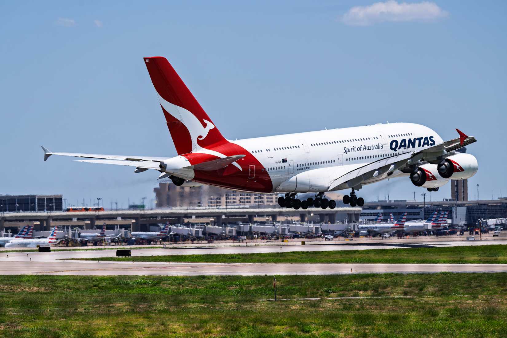 Qantas Airlines Airbus A380-800 OH-OQI arrival into runway 18R at DFW International Airport