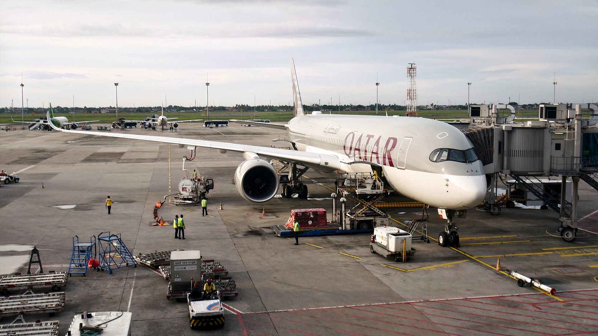 Qatar Airways A350 on stand