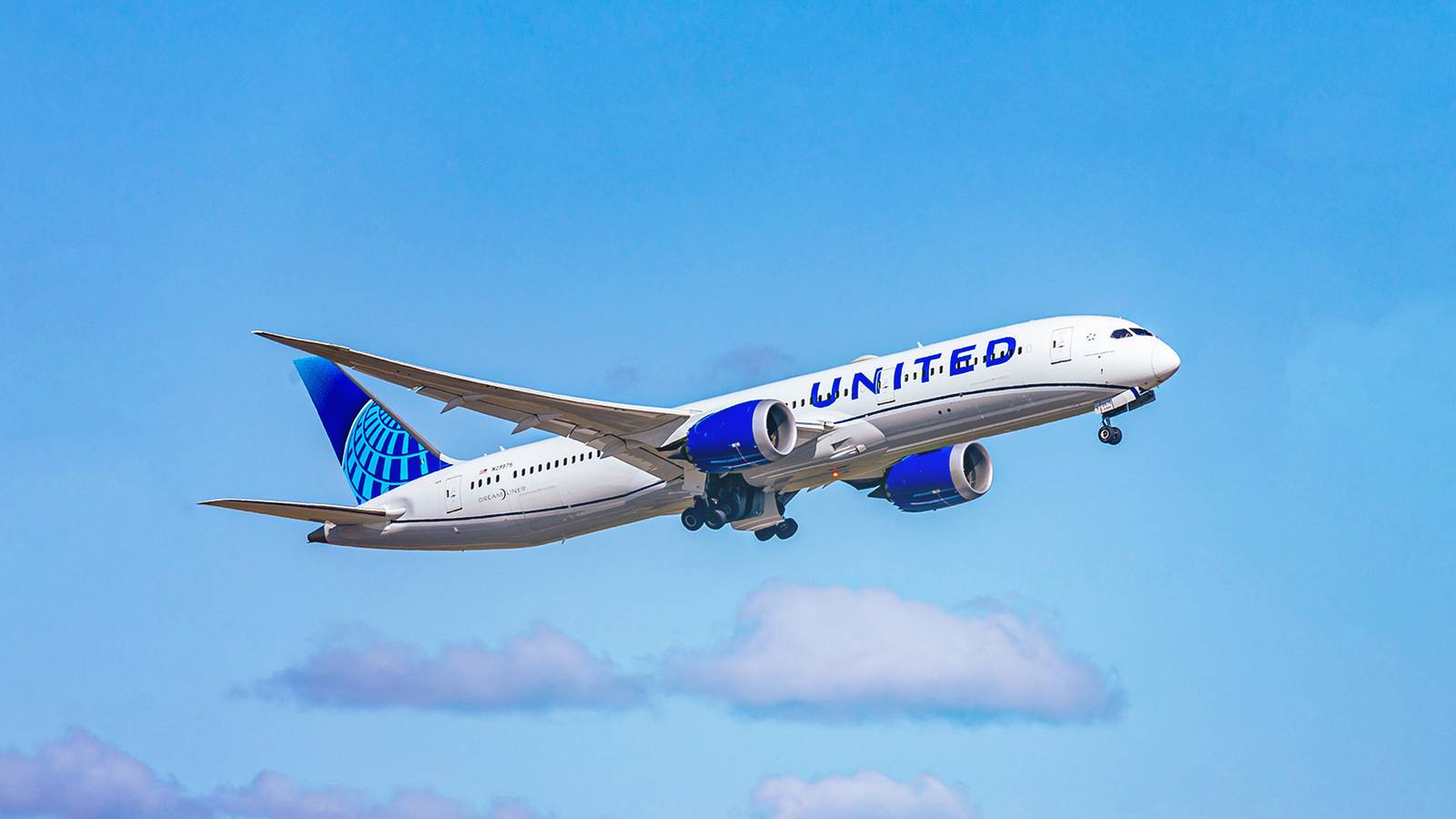 United Airlines Remove 35 Assentos de Dreamliner em Voos Longos