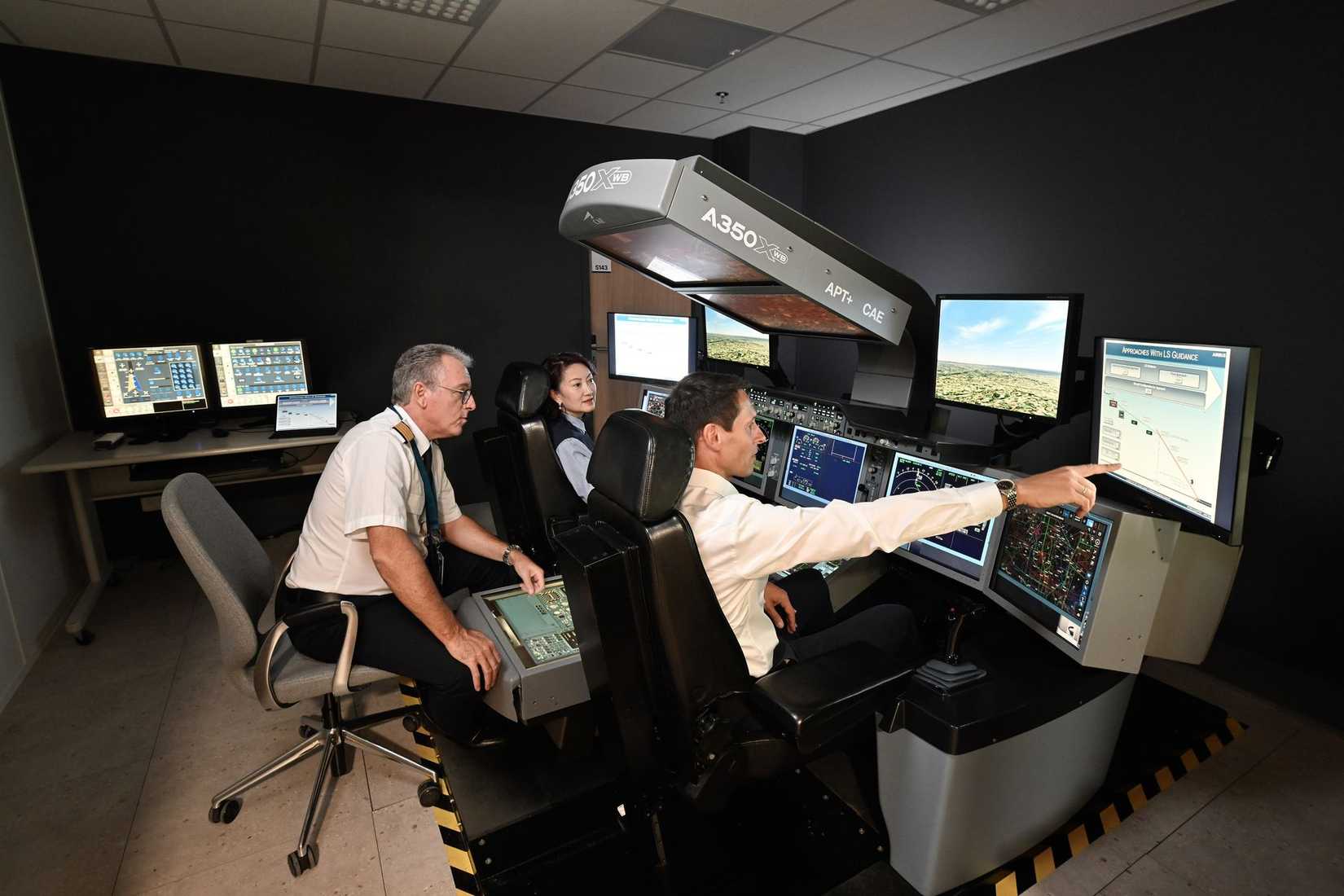 Instructor & trainee in Airbus A350 SIMU