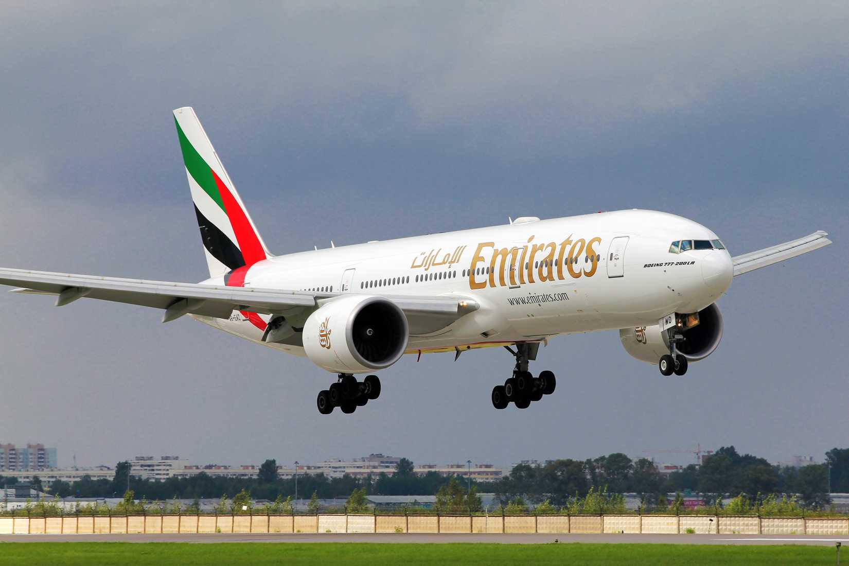 Emirates 777 Landing