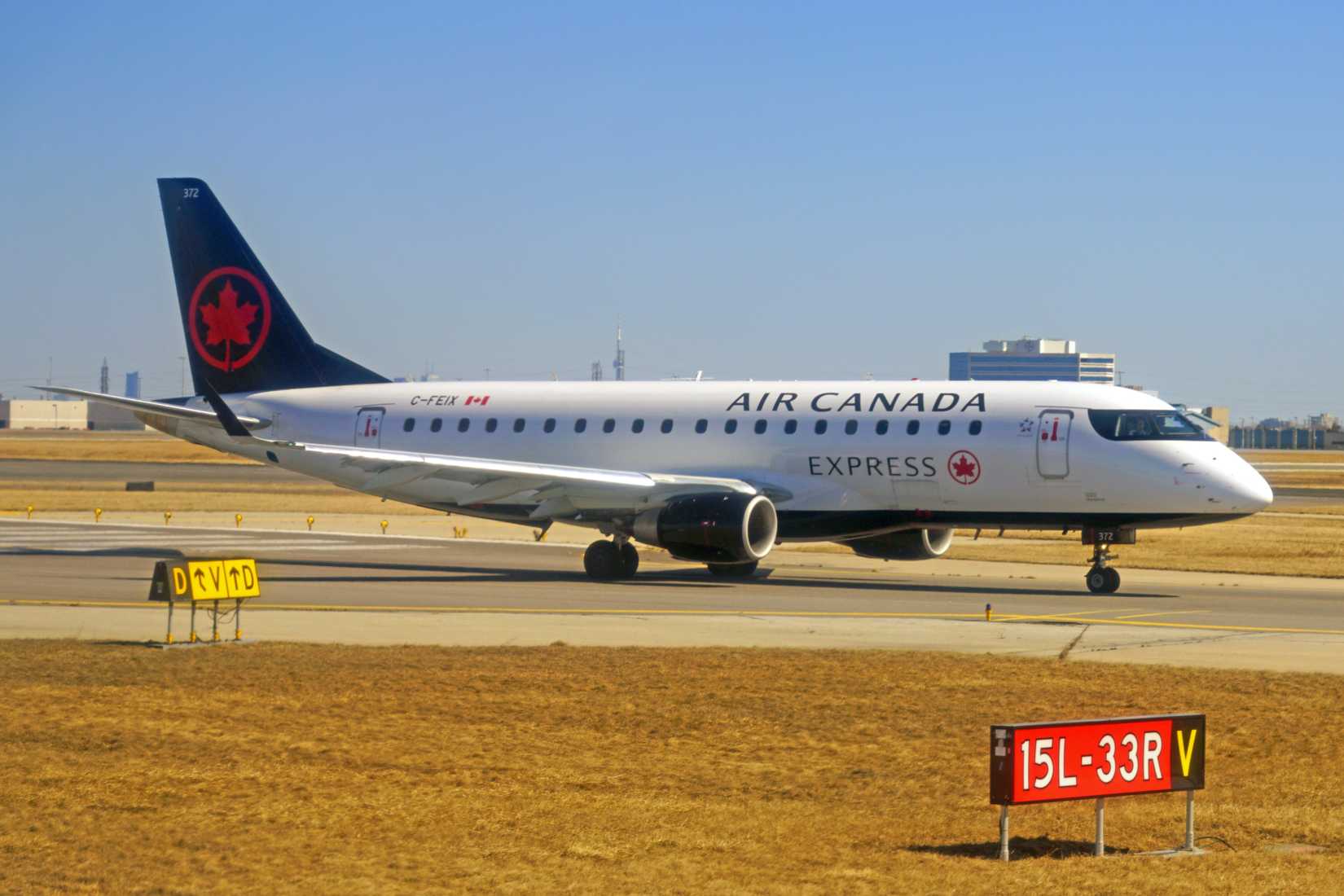 Air Canada E-Jet Taxiing