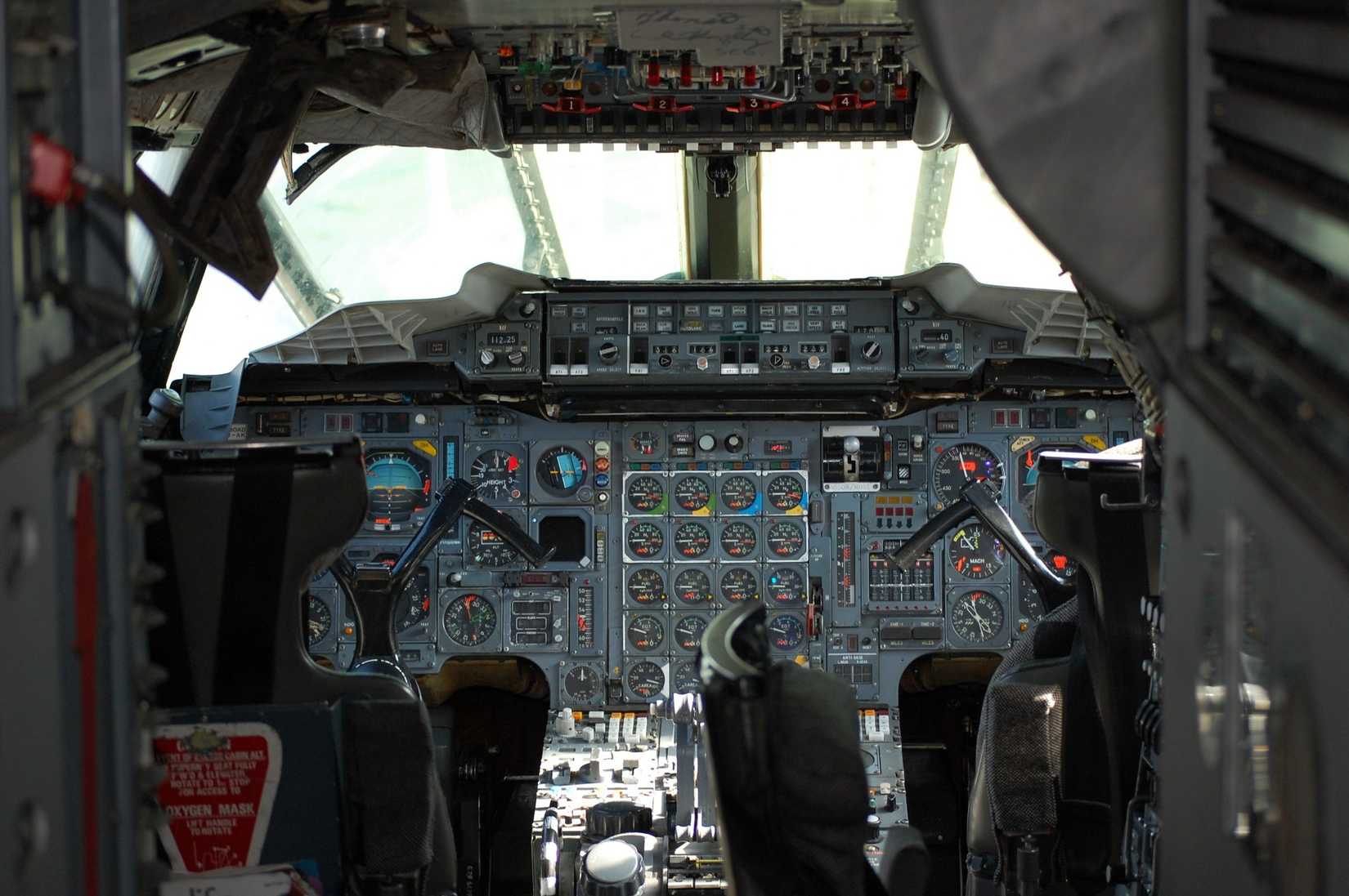 Concorde cockpit view of the flight deck of the supersonic jet at the Intrepid Air and Sea Aviation Museum. Manhattan, New York, USA