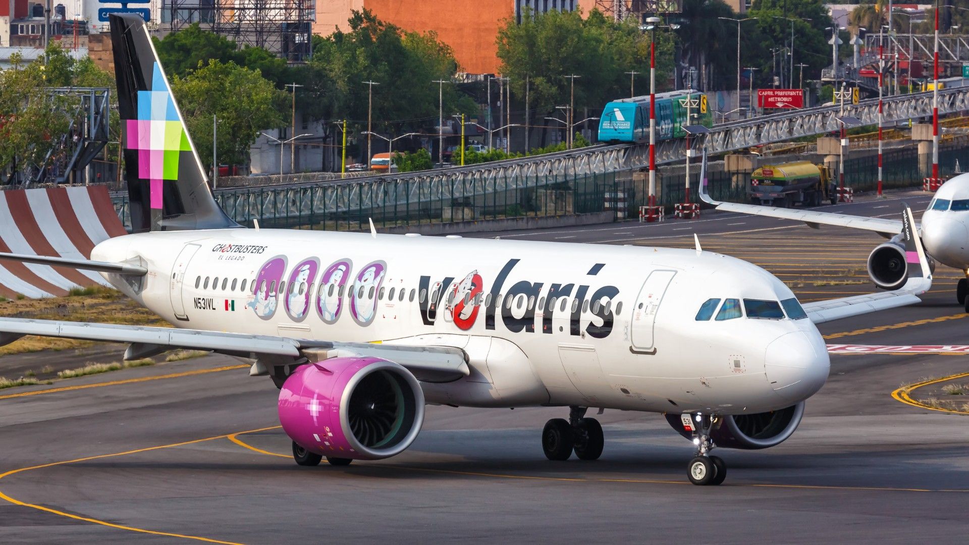 Volaris' Huge US Expansion: 4 New Routes Revealed [List & Map]