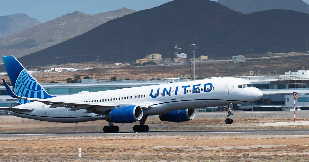 United Flight Changes Aircraft & Diverts Twice Flying Los Angeles To New York
