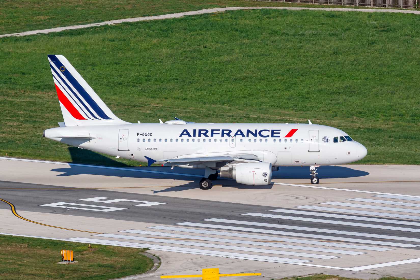 Air France Airbus A318 taxiing