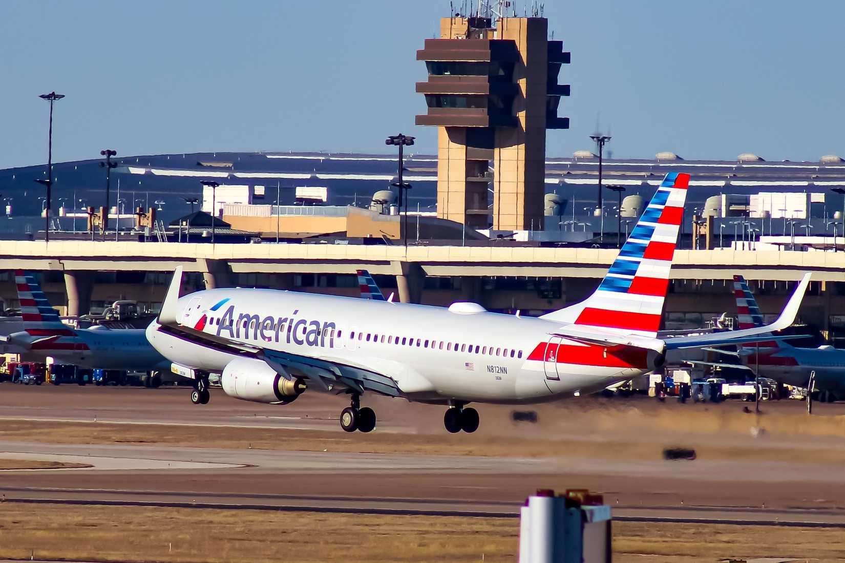 American Airlines Boeing 737-800 Landing