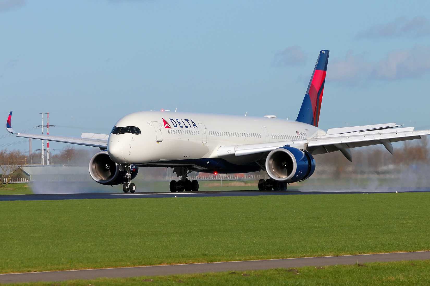 Delta A350 Taxiing