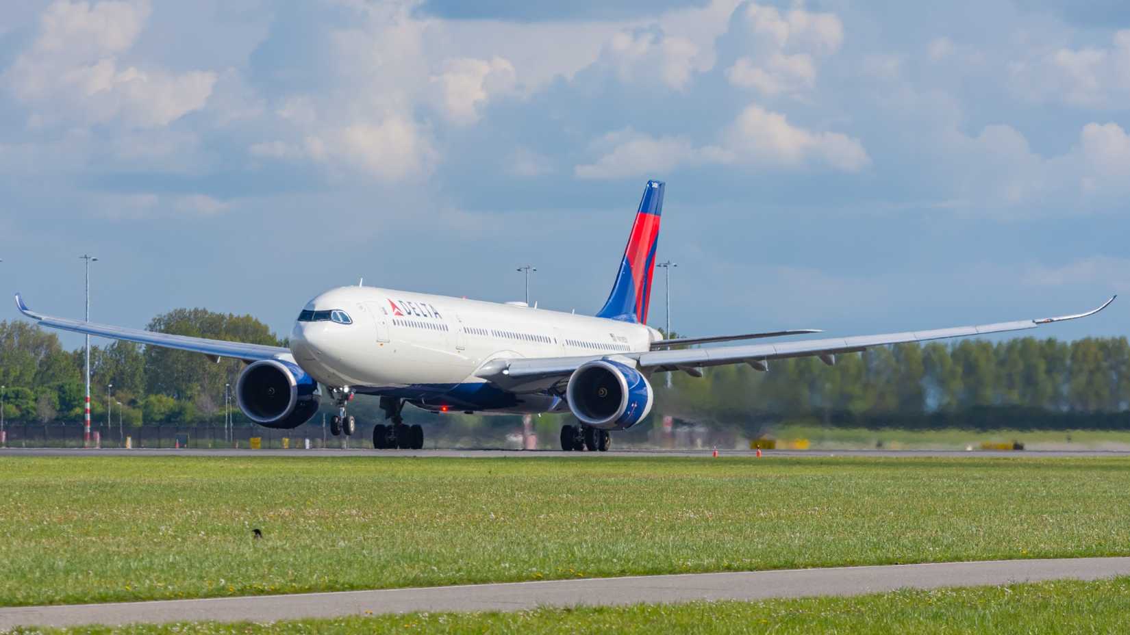 Delta A330neo Landing
