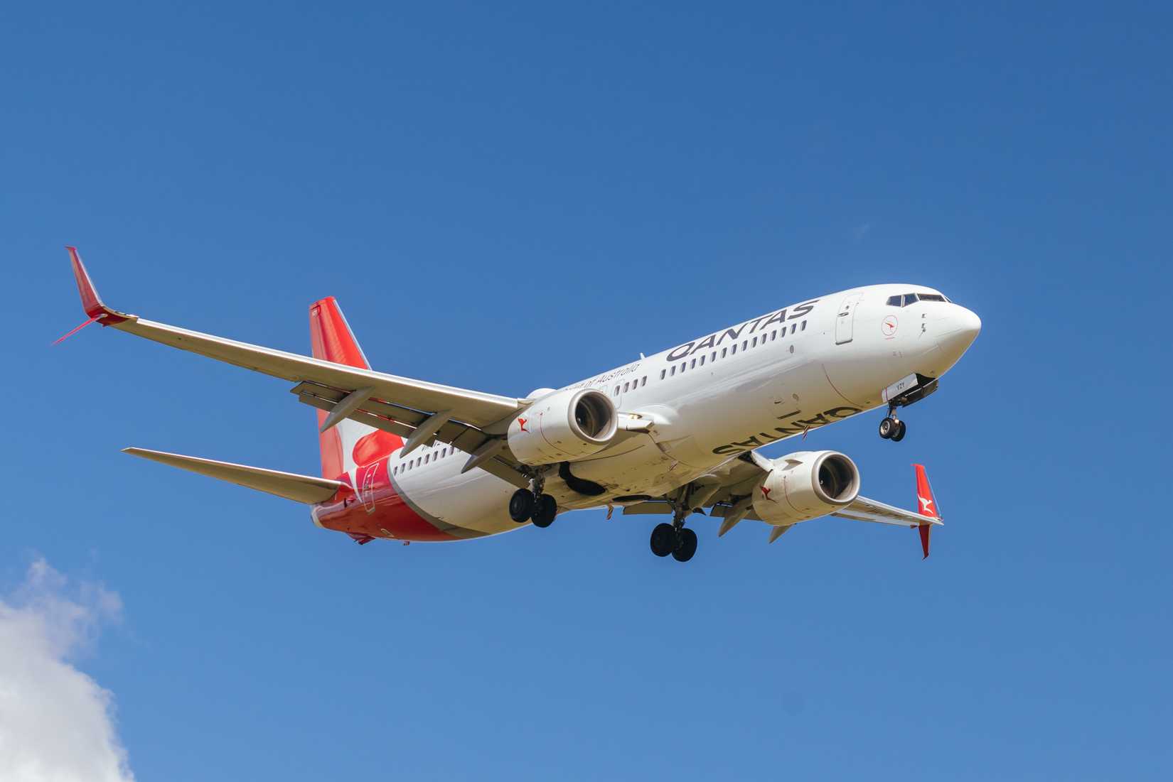 MELBOURNE, AUSTRALIA - SEPTEMBER 07, 2024: A Qantas Boeing 737-800 flies into Melbourne from Adelaide on September 7th 2024
