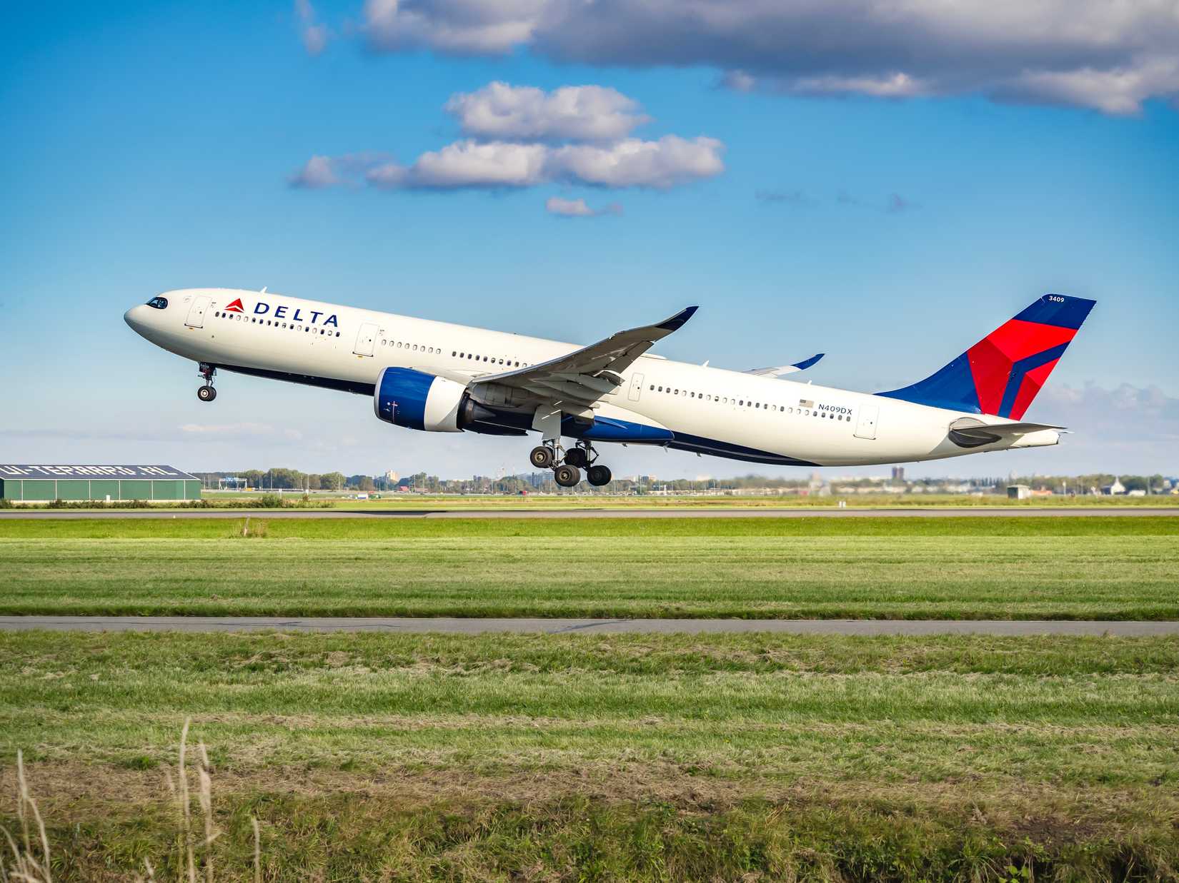 Delta A330neo Rotating
