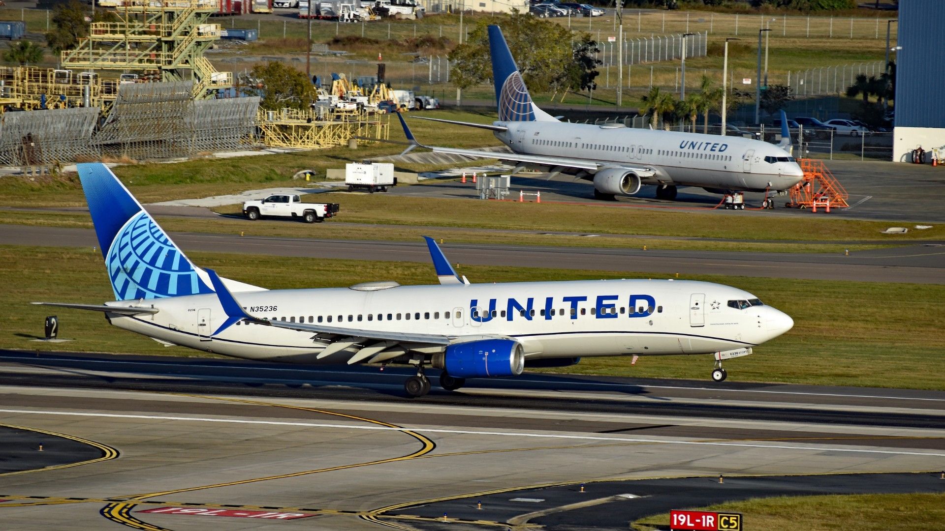 United Airlines Boeing 737-800 aircraft on the runway