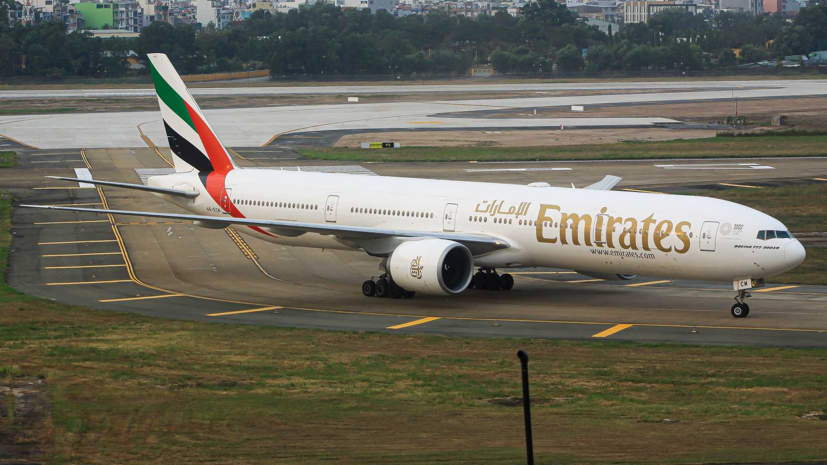 Emirates 777 Taxiing