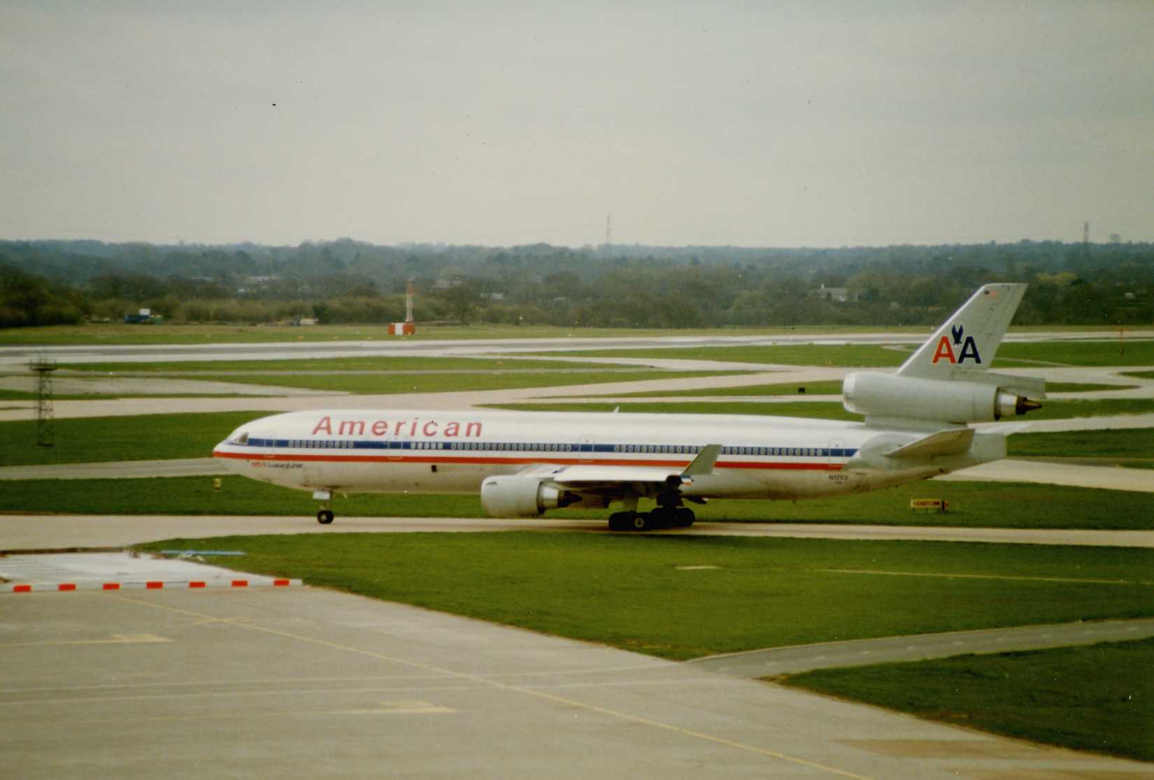 American Airlines McDonnell Douglas MD-11 aircraft 