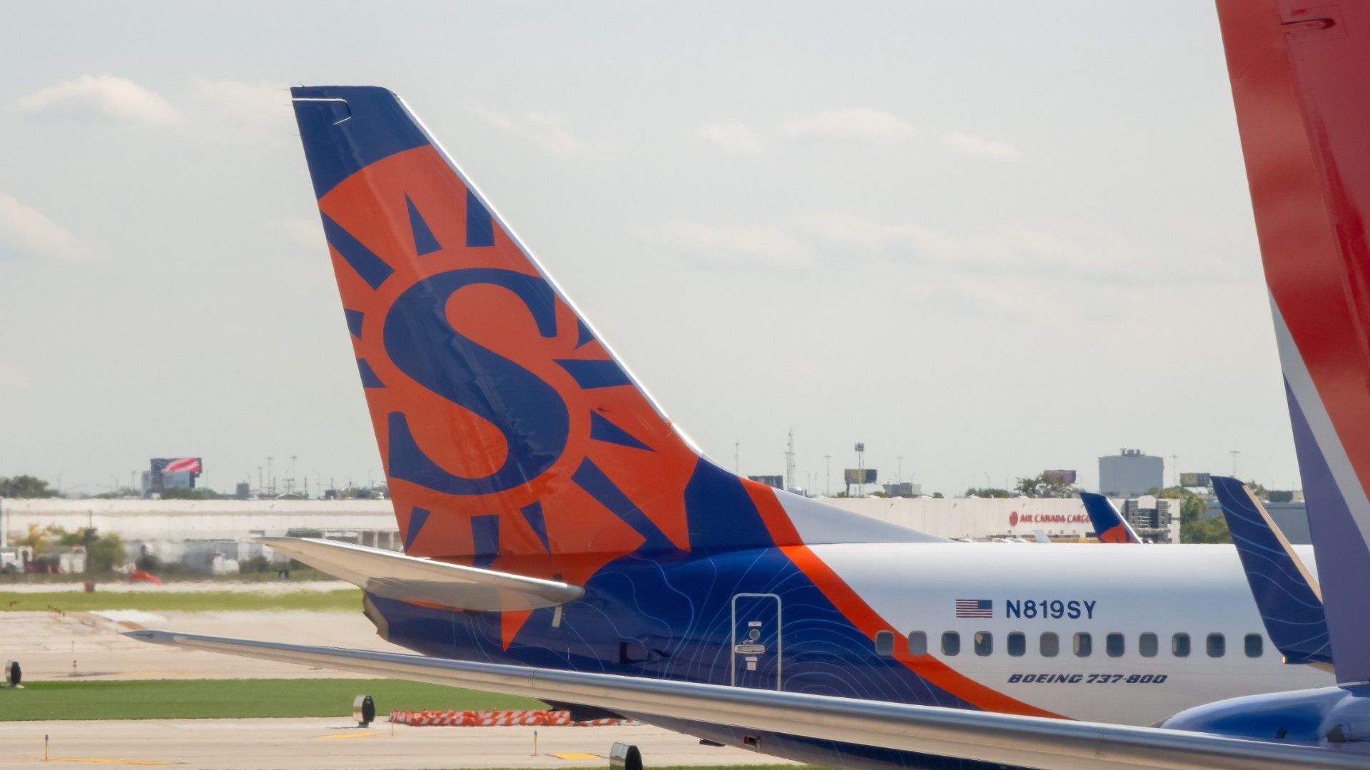 Sun Country 737 Tail