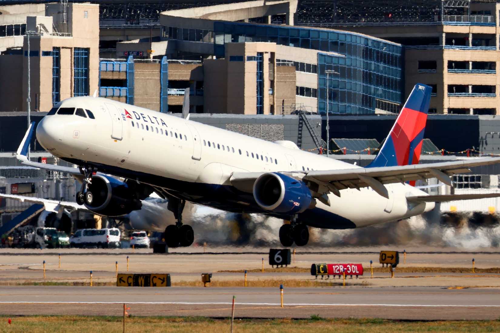 Delta A321neo TakeoffDelta A321neo Takeoff