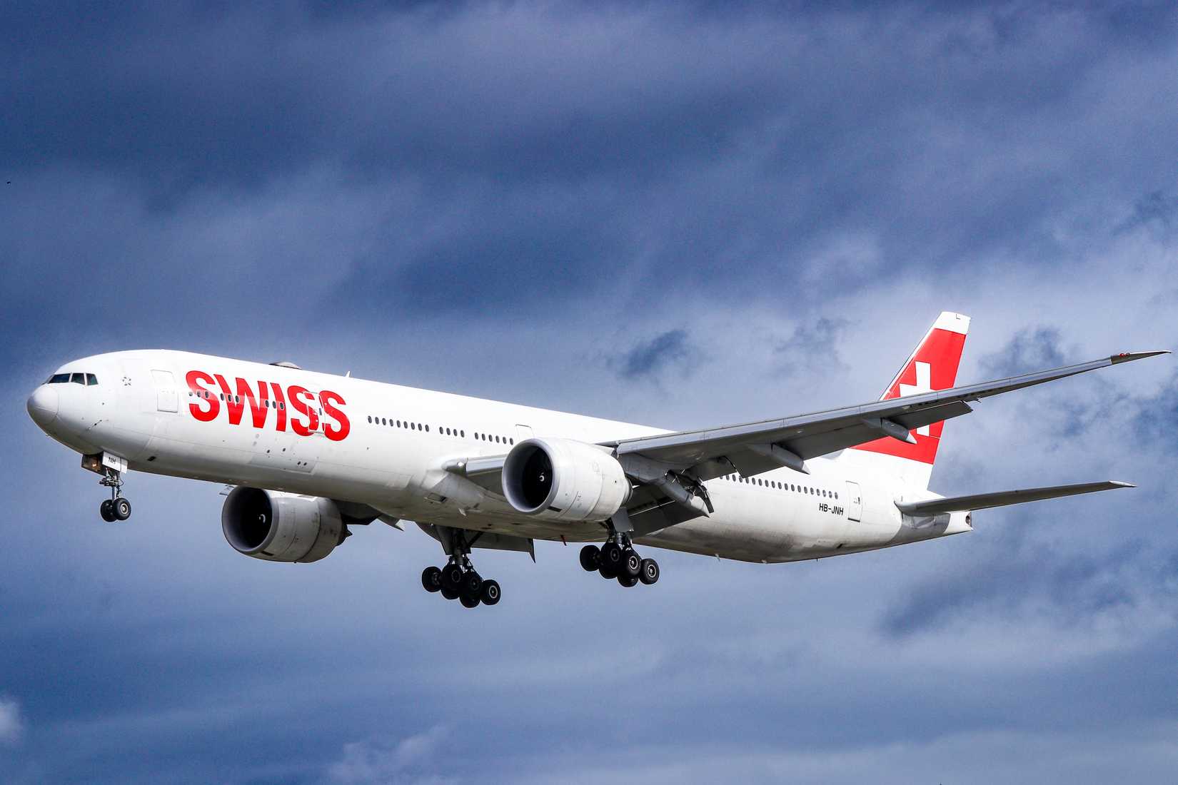 SWISS 777 Landing