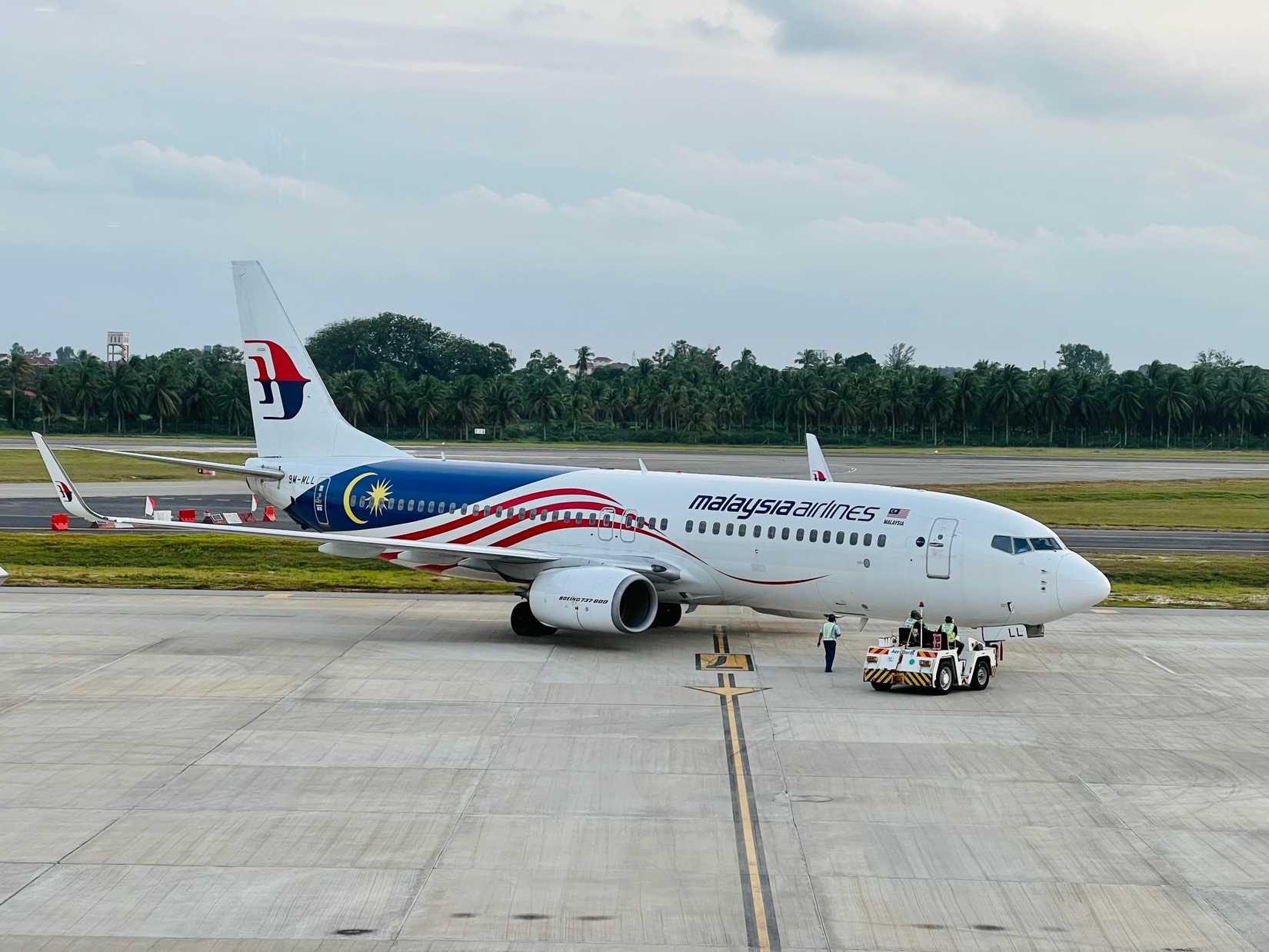 Malaysia 737 Taxiing