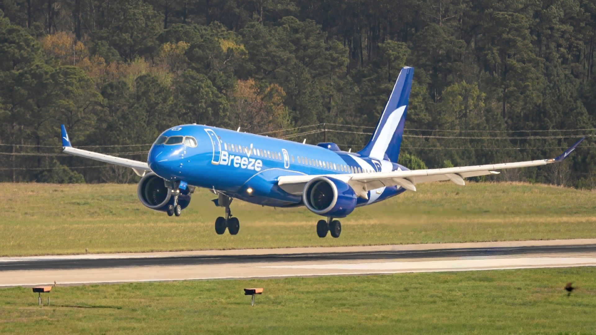 Breeze Airways Confirms It's Pausing Flights At This Major US Airport: See Flights Now