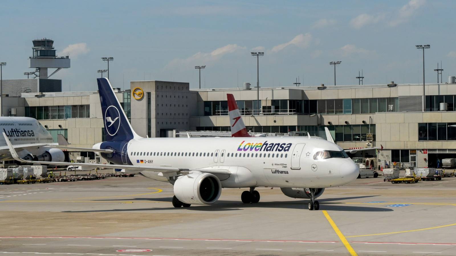 Lufthansa to Roll Out Starlink Wi-Fi Across 850 Jets