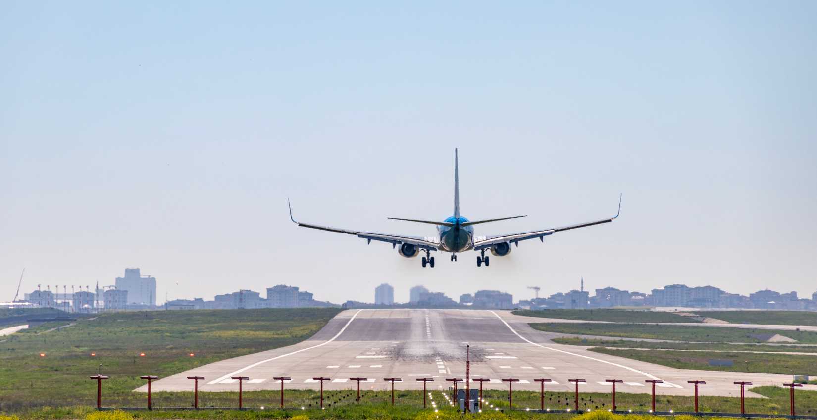commercial aircraft coming in to land