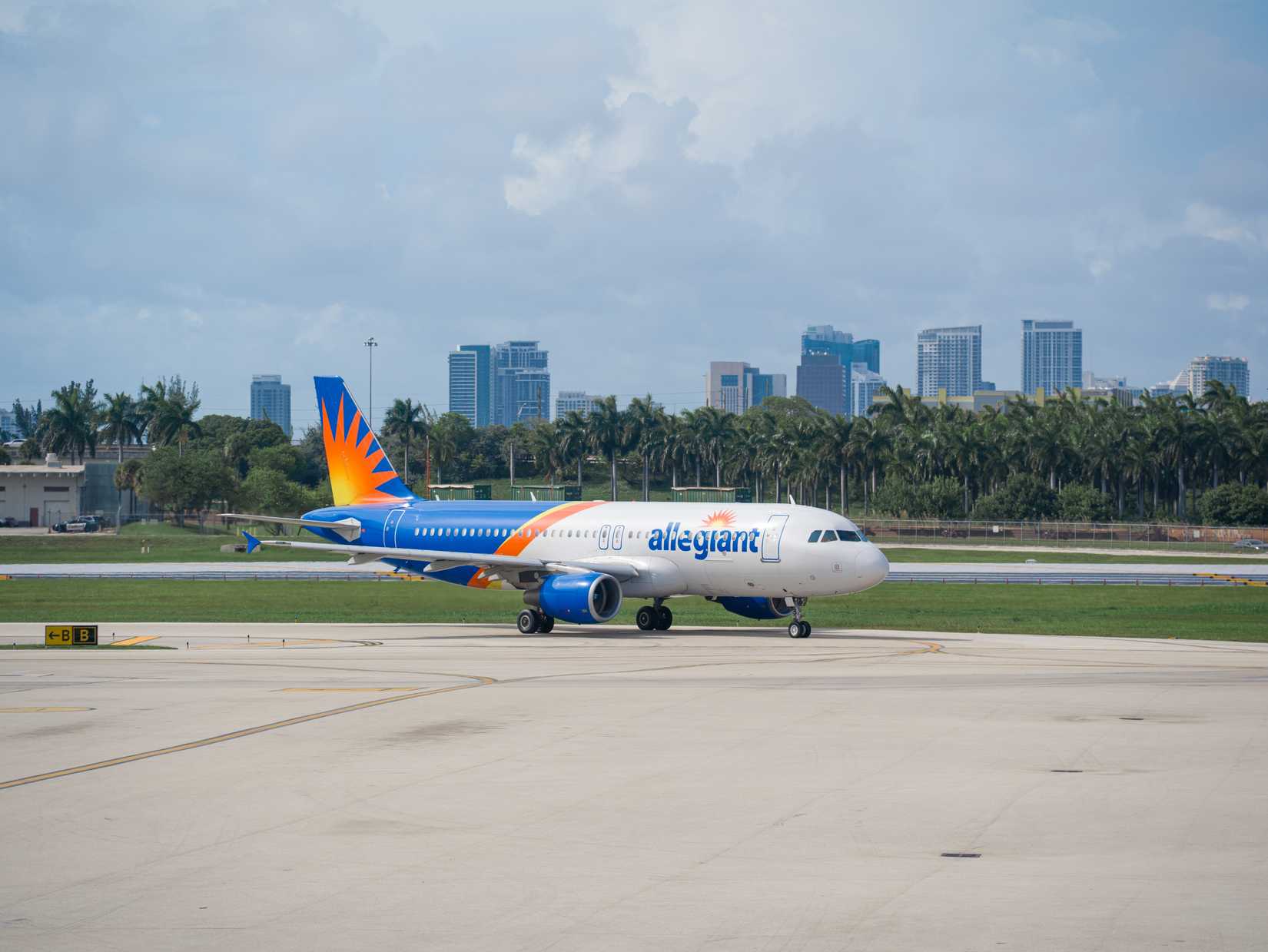 Allegiant A320neo Taxiing