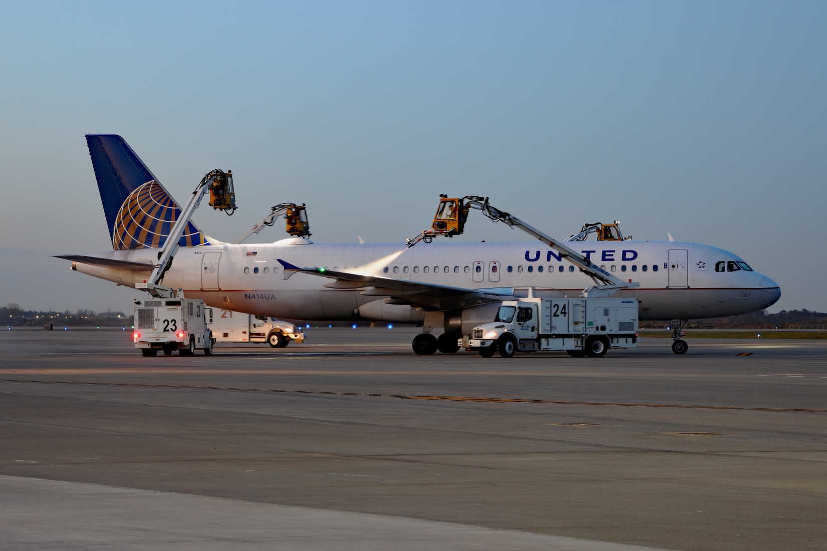 aircraft deicing during freezing temperatures, Charlotte Douglas International Airport, North Carolina, November 17, 2022