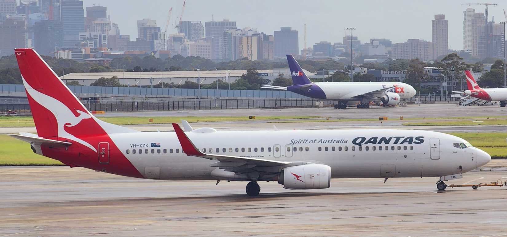 Sydney Kingsford Smith Airport SYD qantas taxi