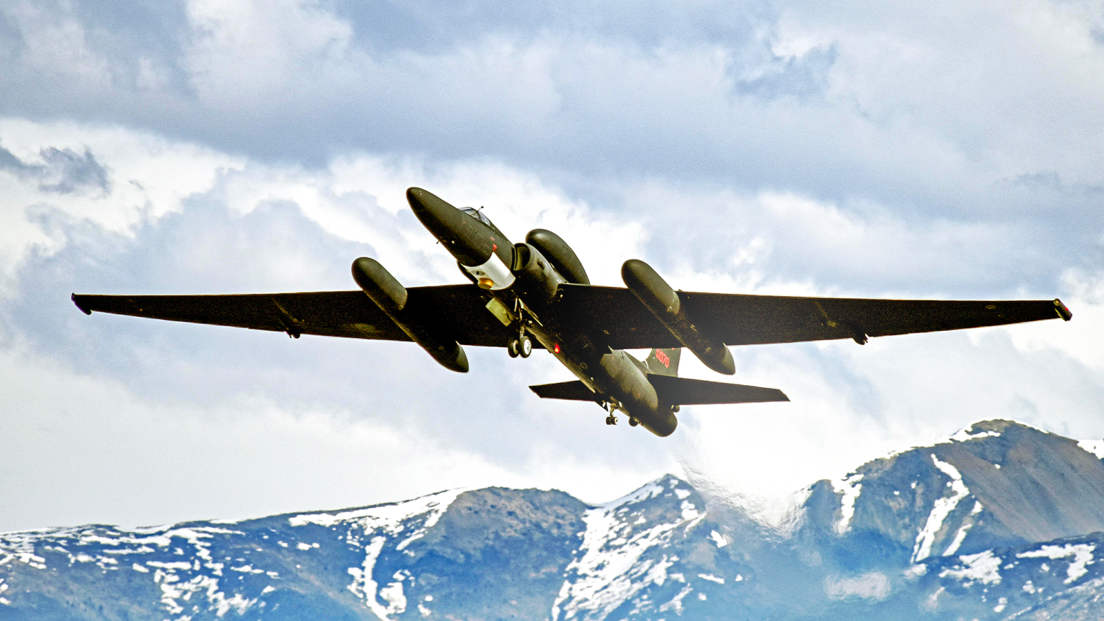 Why U-2 Pilots Breathe Pure Oxygen For An Hour Before Flying To 70,000 Feet