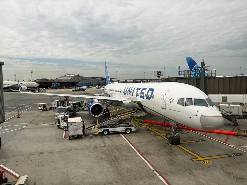 United Airlines 757 parked up in Newark