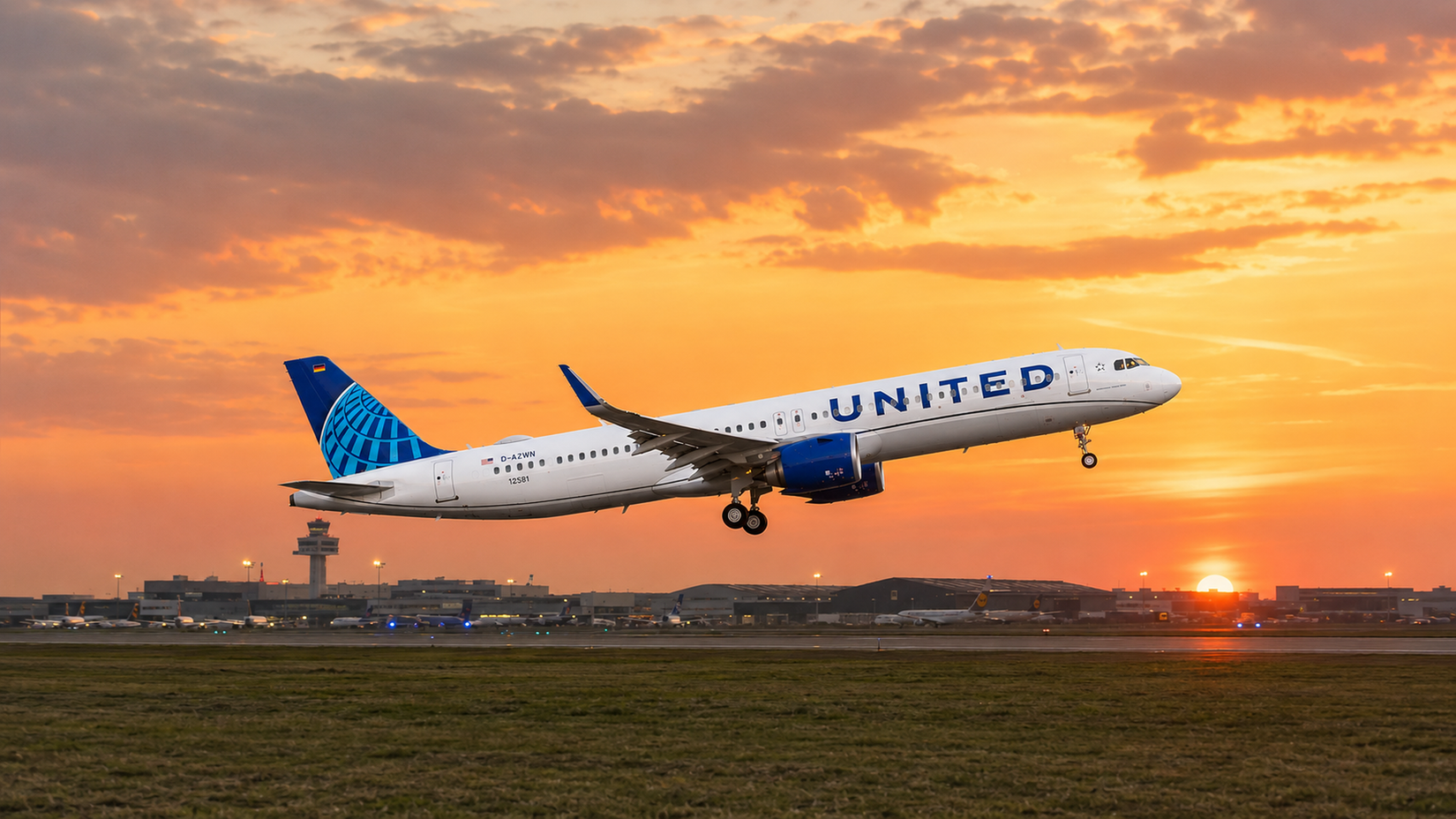 United Airlines Airbus A321XLR at sunset