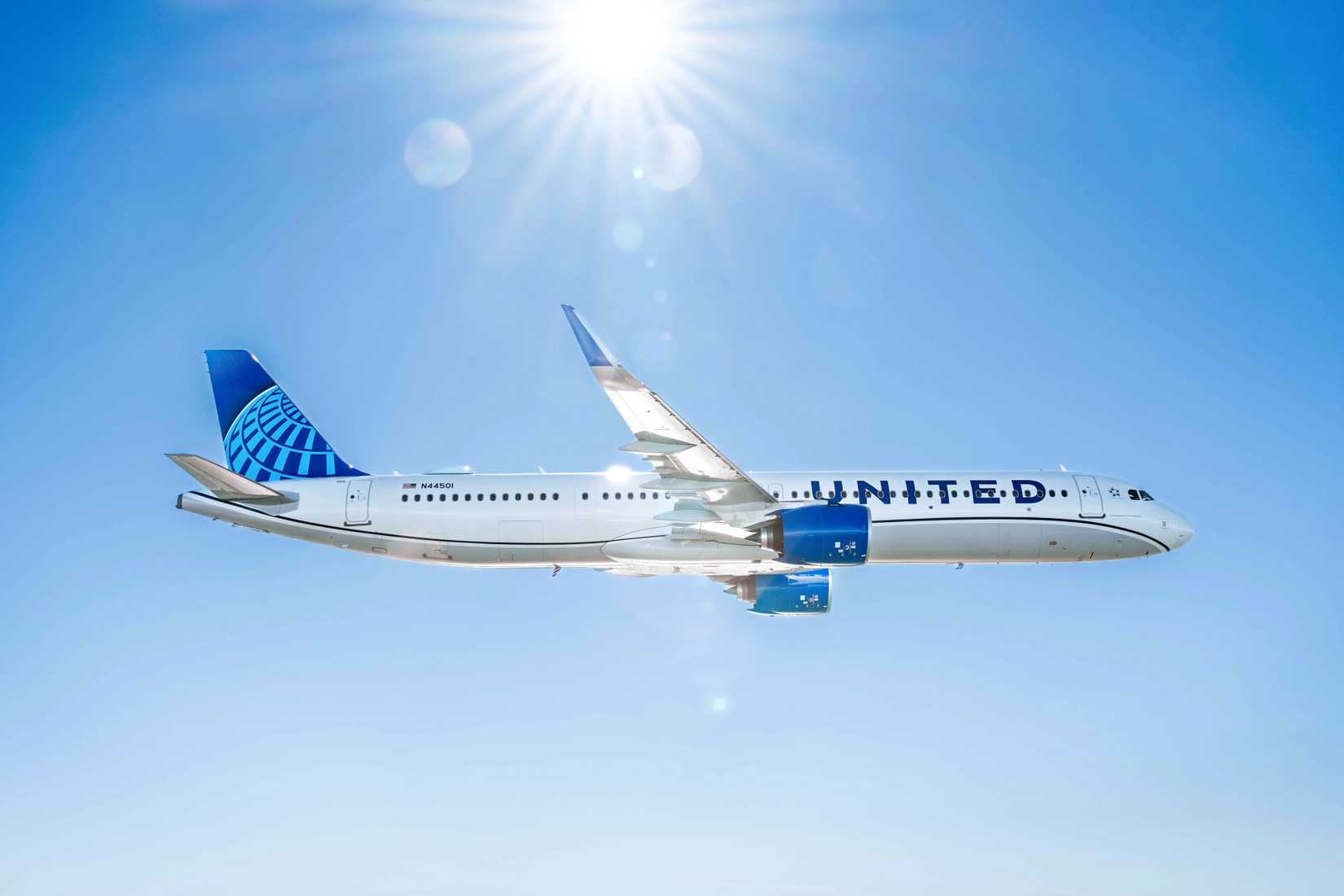Untied AIrlines A321neo in flight